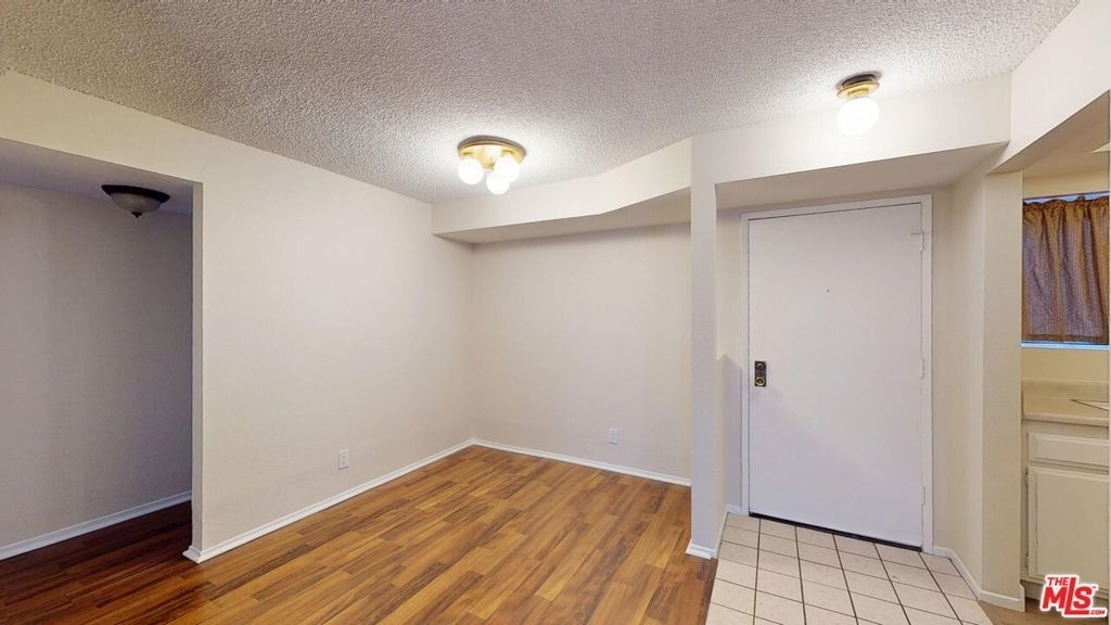 15215 Magnolia Boulevard - Photo 3