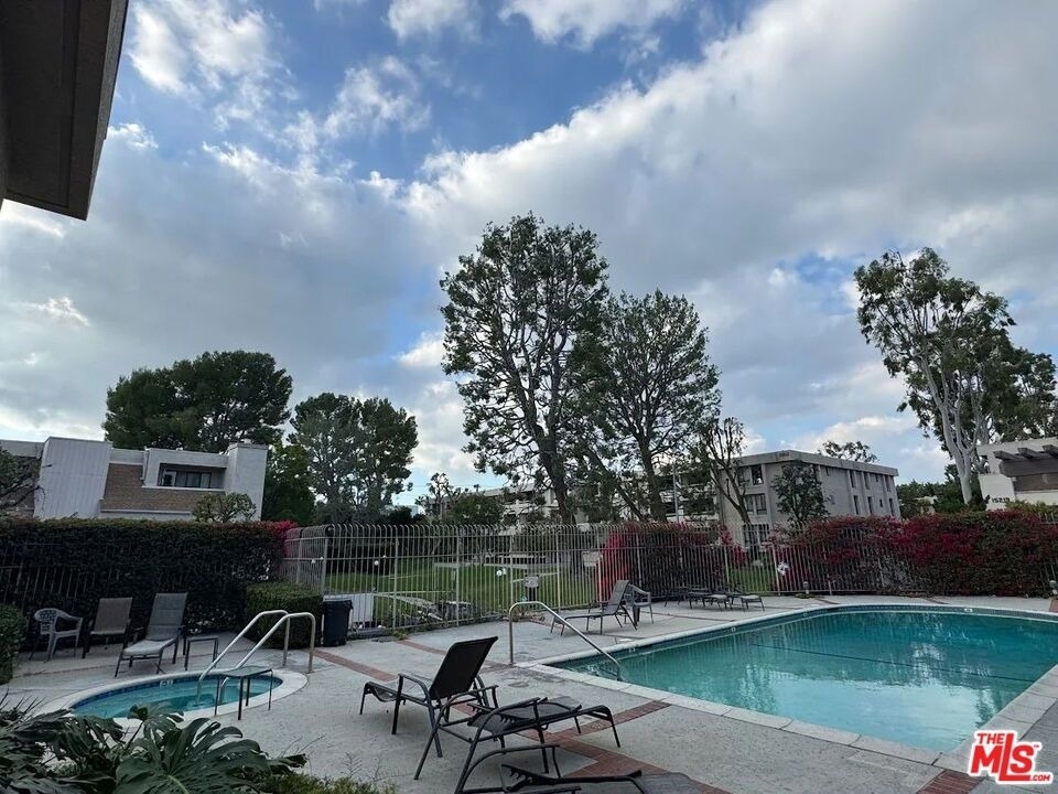15215 Magnolia Boulevard - Photo 19