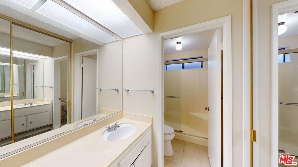 15215 Magnolia Boulevard - Photo 10