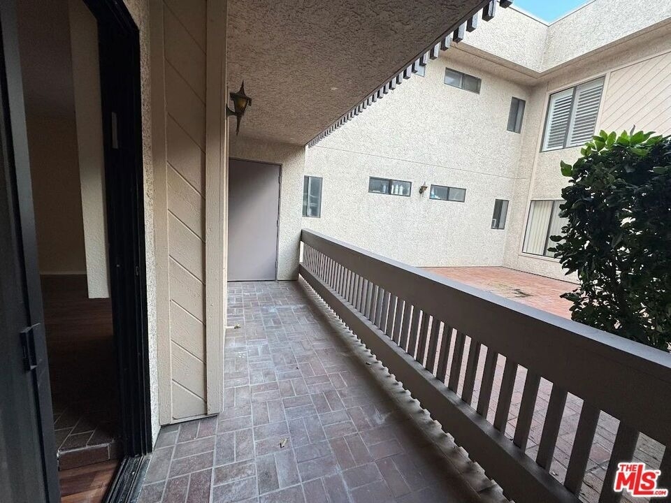 15215 Magnolia Boulevard - Photo 15
