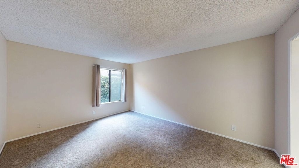 15215 Magnolia Boulevard - Photo 8