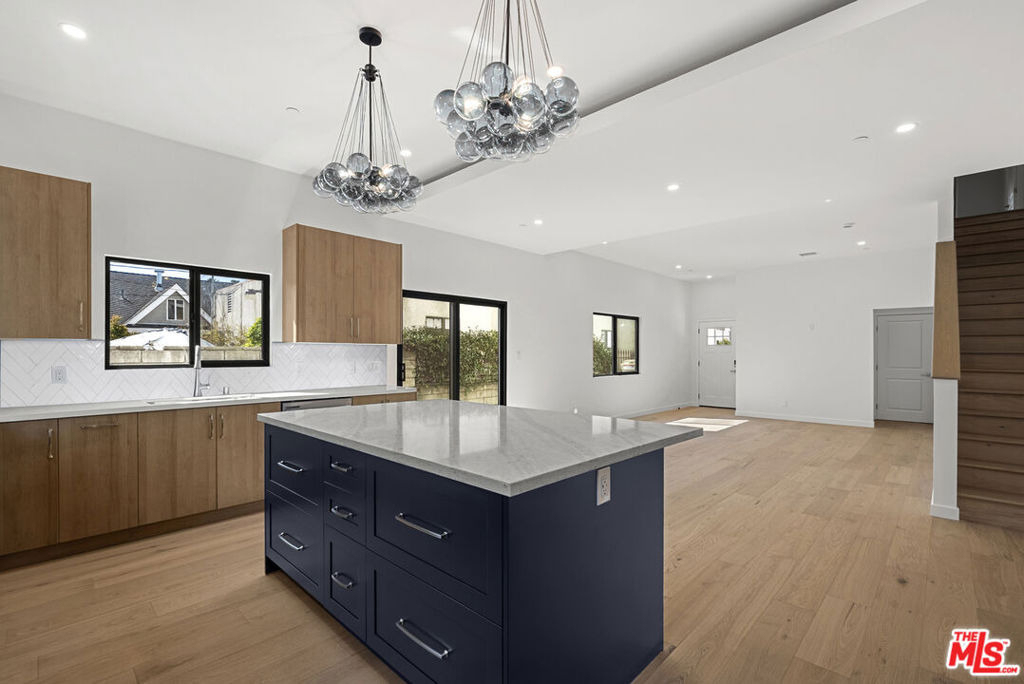 824 N Orange Grove Avenue - Photo 3