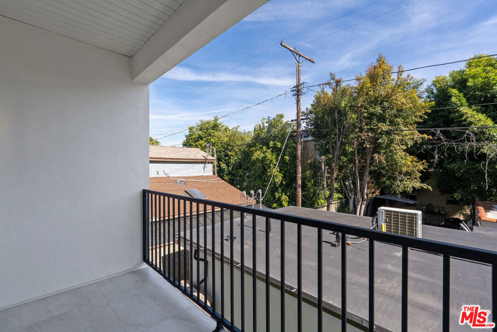 824 N Orange Grove Avenue - Photo 16