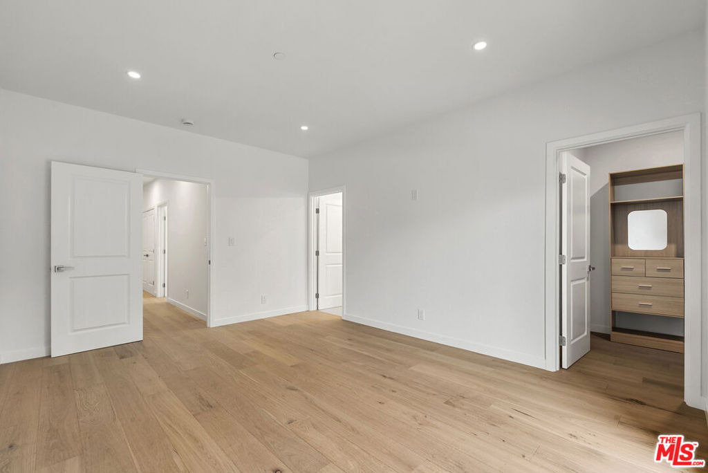 824 N Orange Grove Avenue - Photo 12