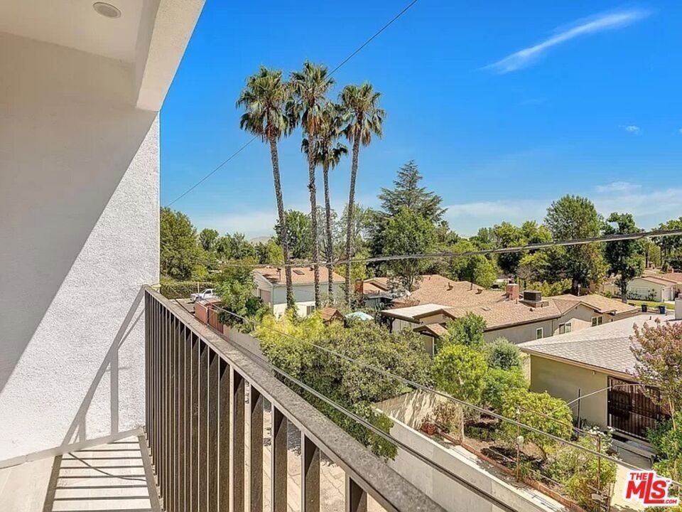 5752 Kester Avenue - Photo 16