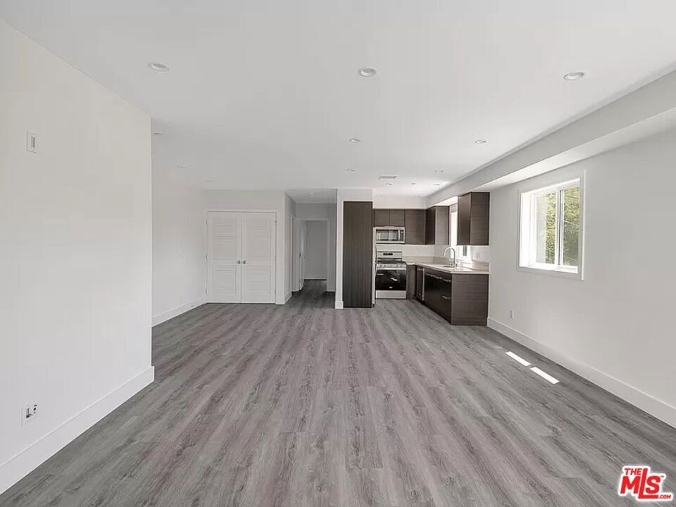 5752 Kester Avenue - Photo 1
