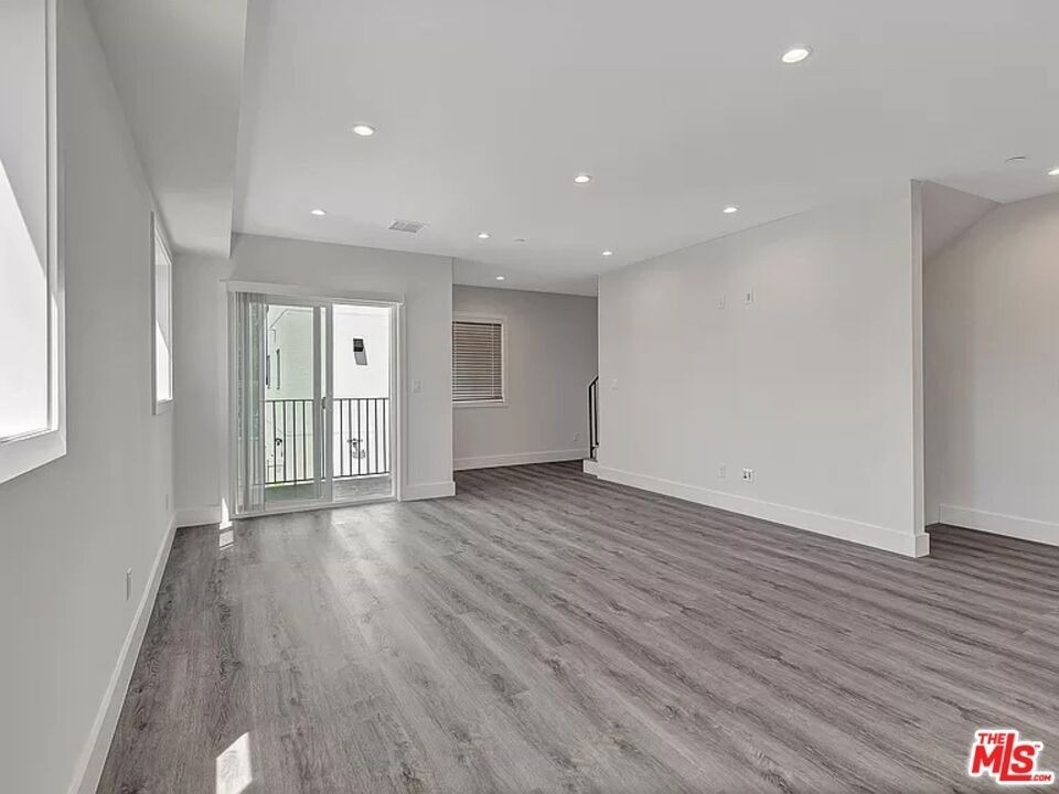 5752 Kester Avenue - Photo 3