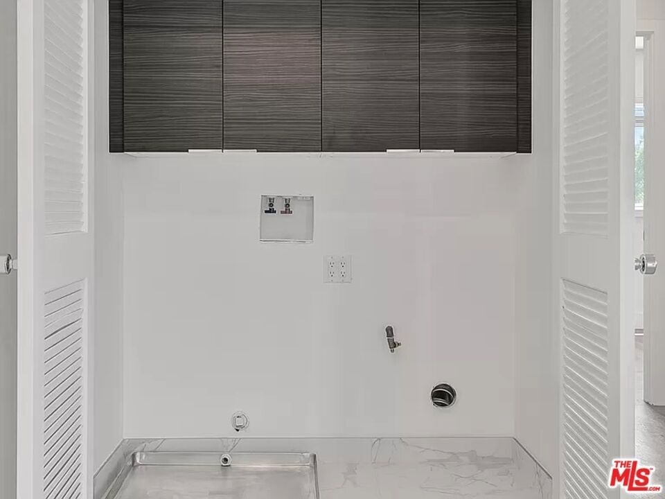 5752 Kester Avenue - Photo 14