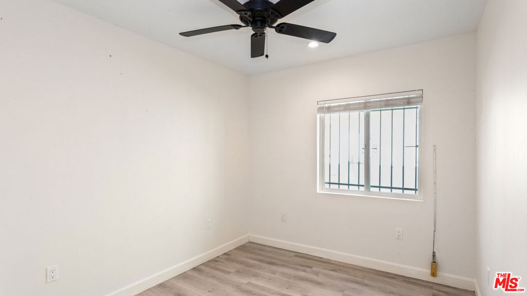 601 W 49th Street - Photo 8
