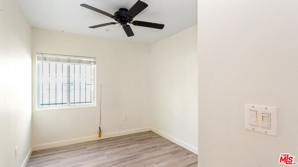 601 W 49th Street - Photo 11