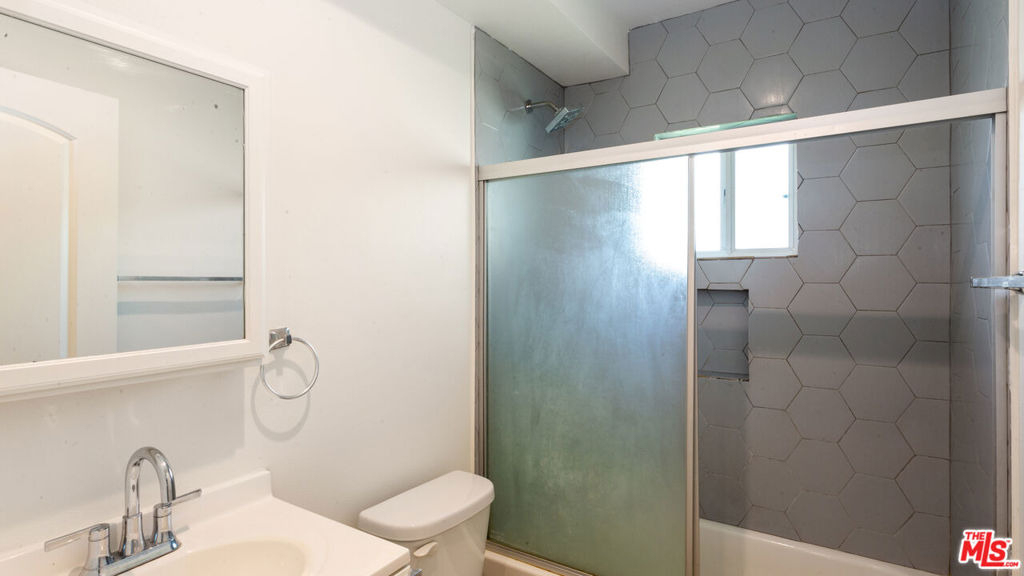 601 W 49th Street - Photo 6