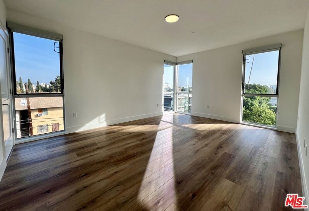 5801 Camerford Avenue - Photo 8