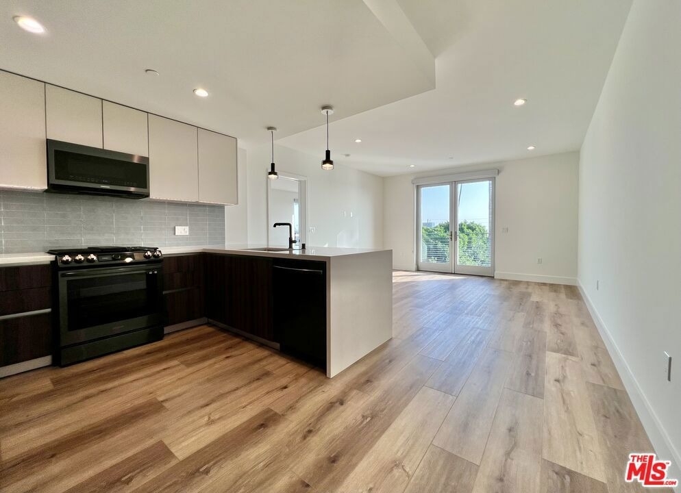5801 Camerford Avenue - Photo 5