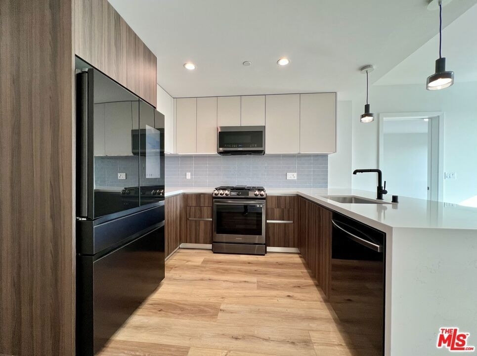 5801 Camerford Avenue - Photo 3