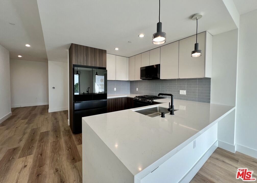5801 Camerford Avenue - Photo 4