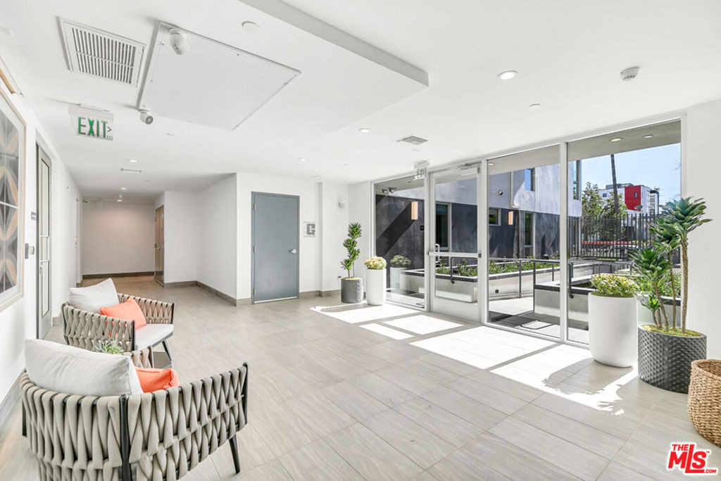 5801 Camerford Avenue - Photo 19