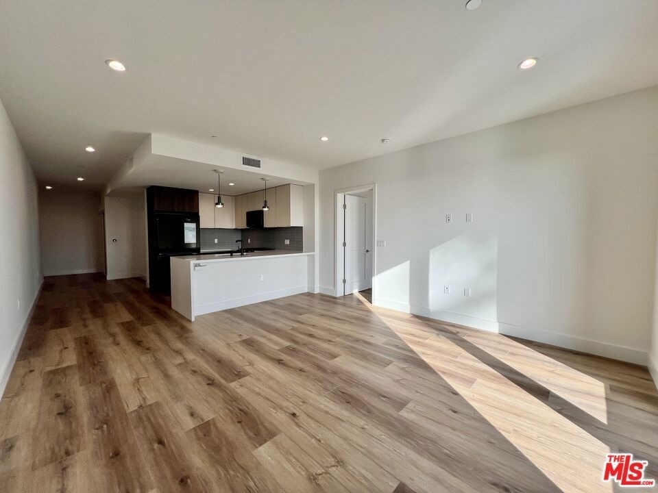 5801 Camerford Avenue - Photo 6