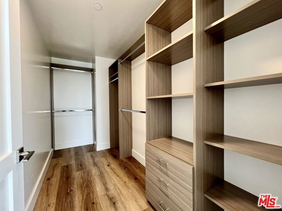5801 Camerford Avenue - Photo 10