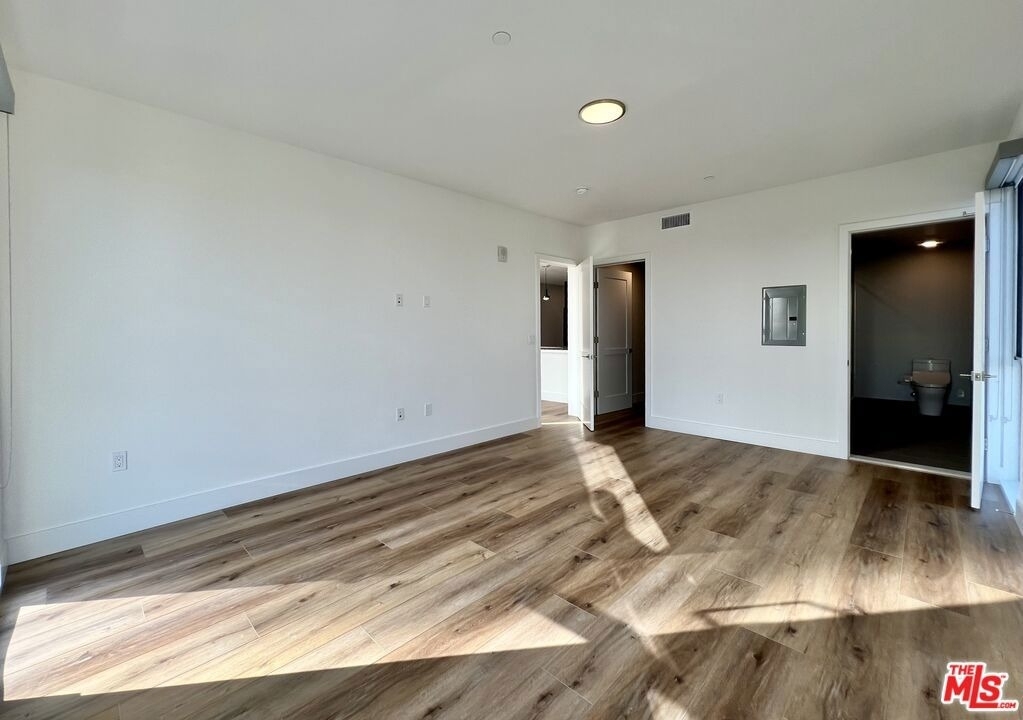 5801 Camerford Avenue - Photo 9