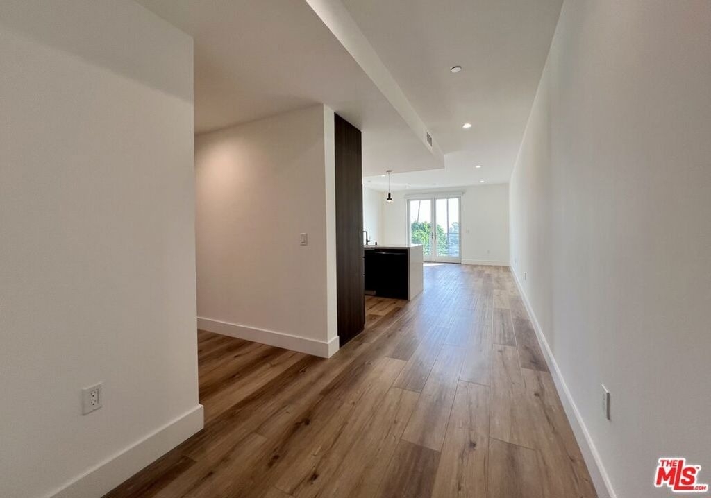 5801 Camerford Avenue - Photo 2