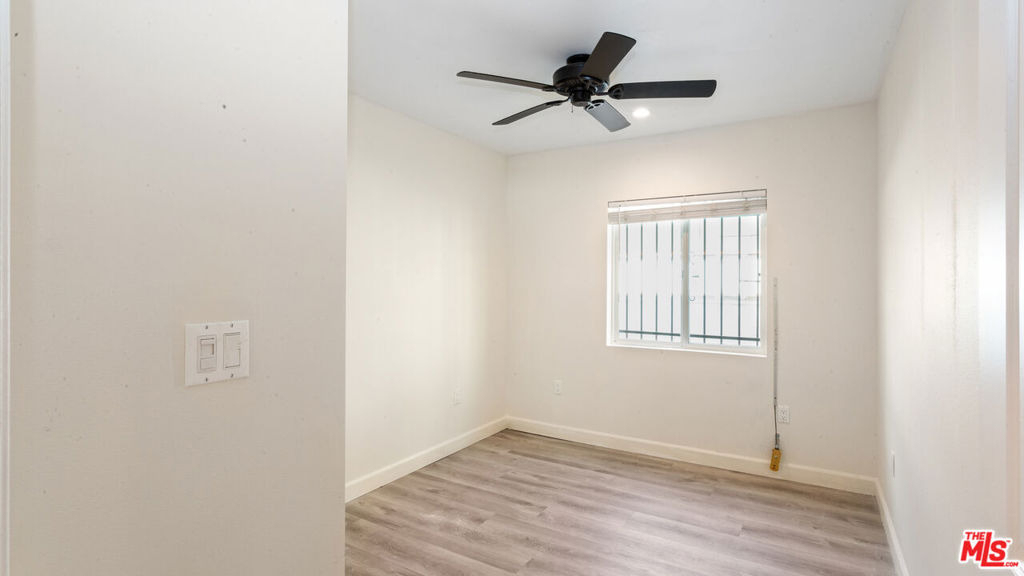 601 W 49th Street - Photo 7