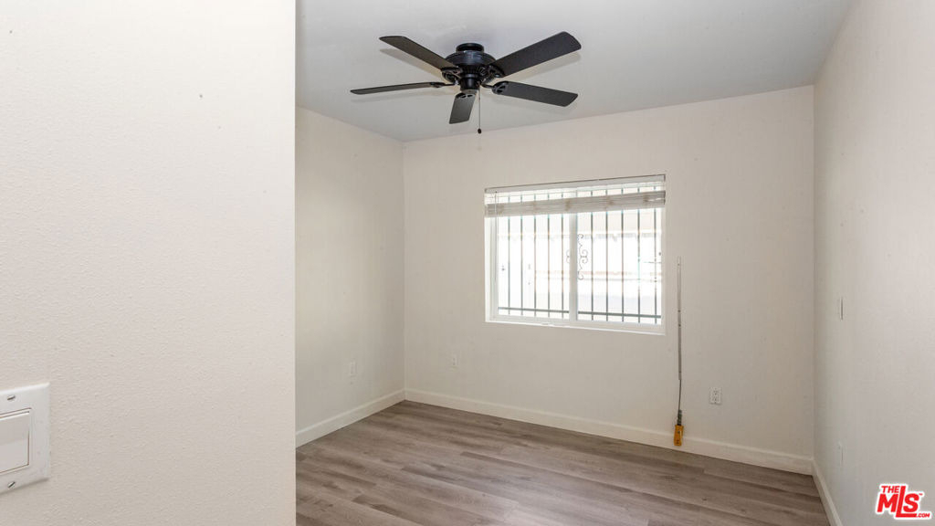 601 W 49th Street - Photo 4