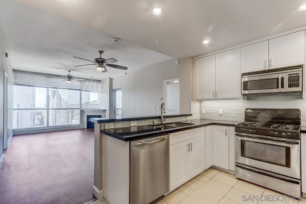 300 W Beech St - Photo 8