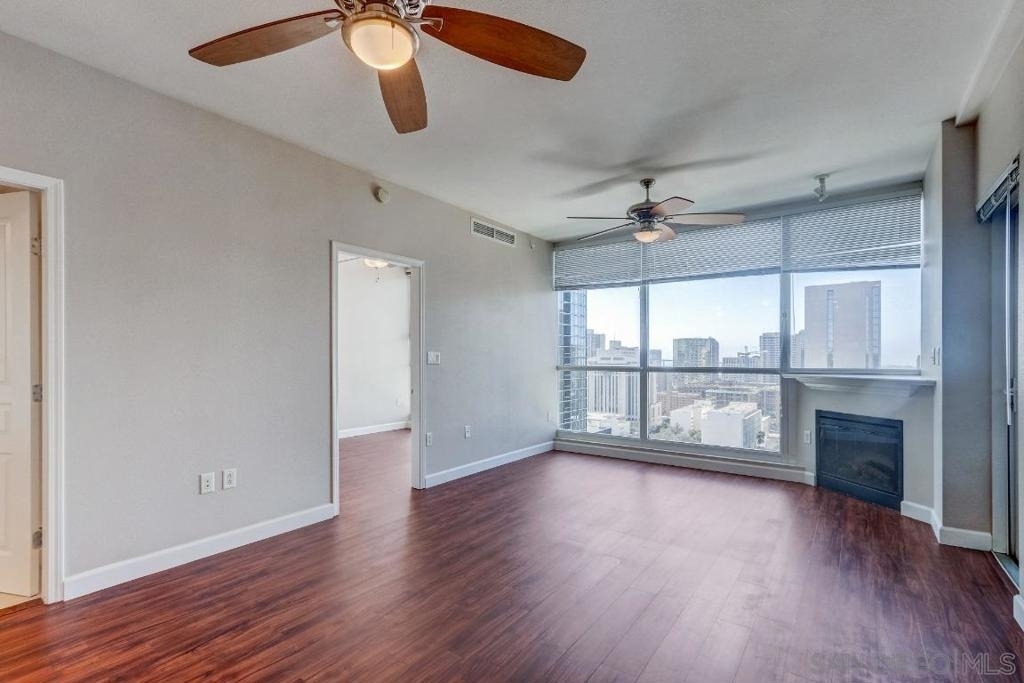 300 W Beech St - Photo 2