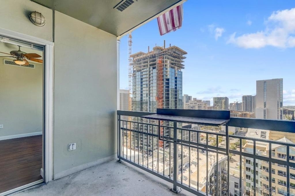 300 W Beech St - Photo 21