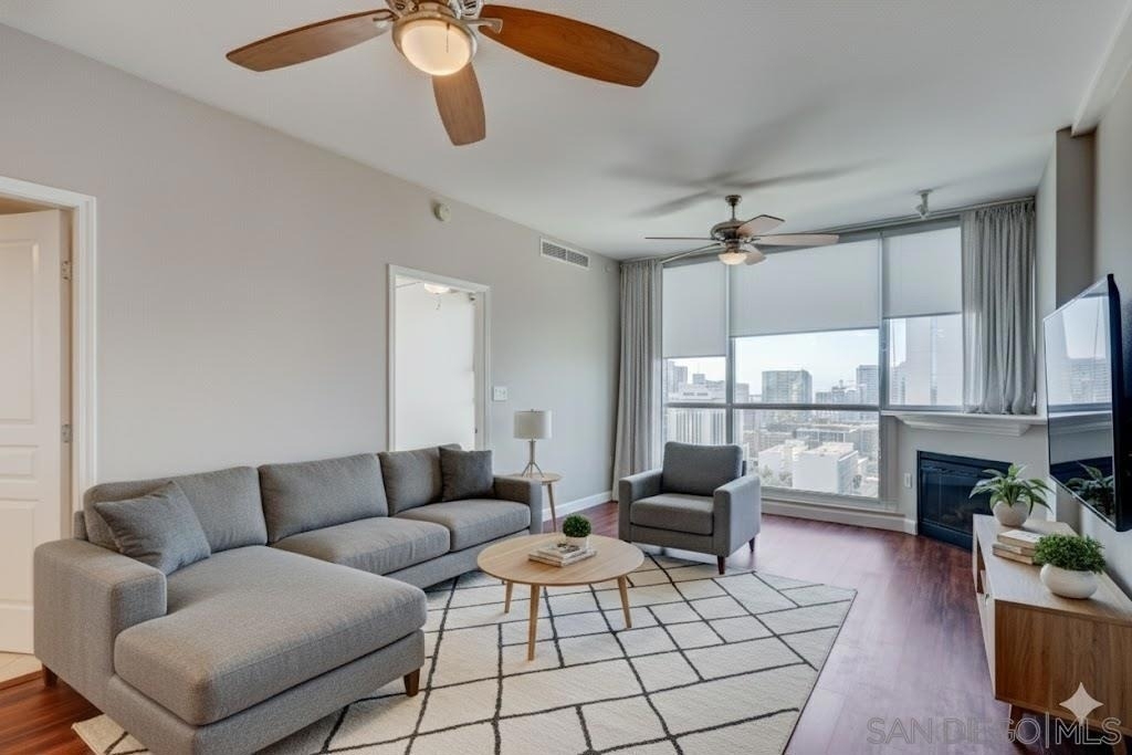 300 W Beech St - Photo 1