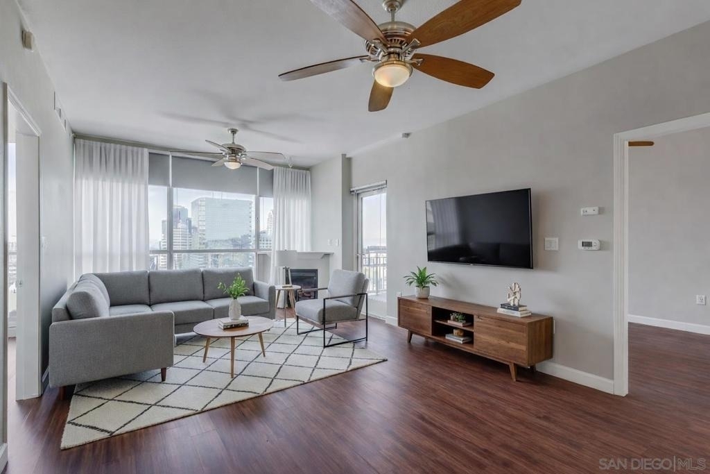 300 W Beech St - Photo 3
