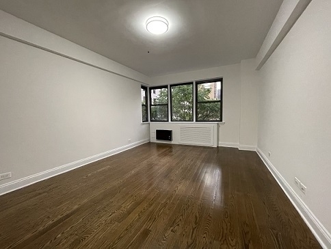 East 50th Street - Photo 0