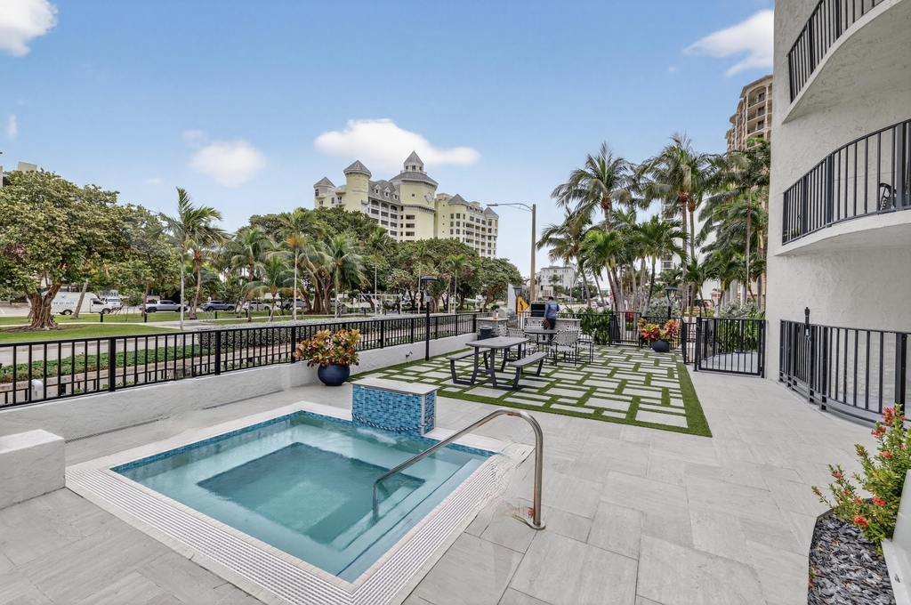 2029 N Ocean Boulevard - Photo 33