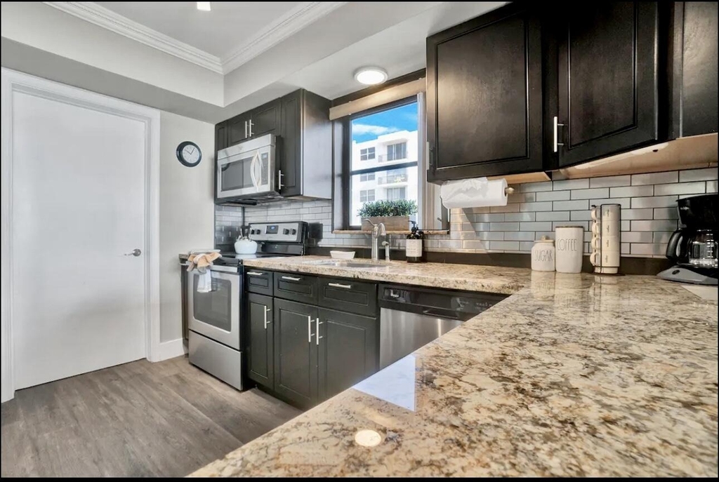 300 Croton Avenue - Photo 5