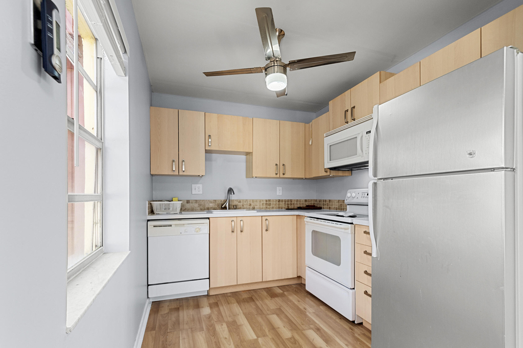 605 Flanders M - Photo 0