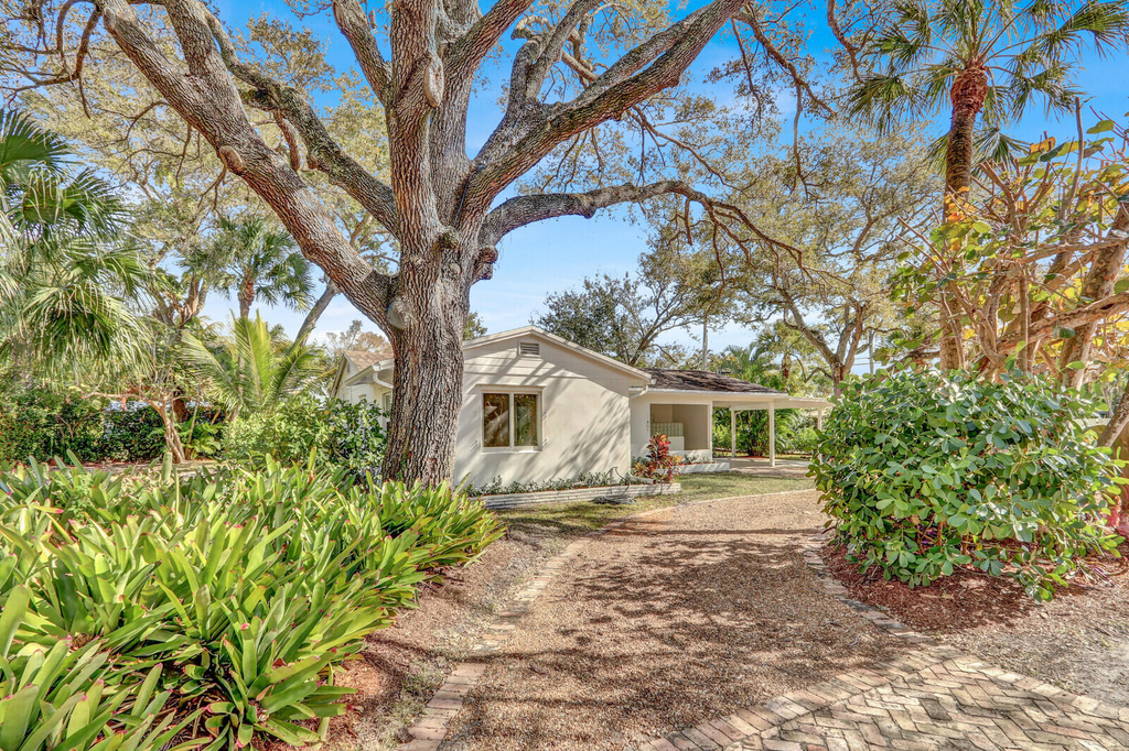 601 Paulina Road - Photo 0