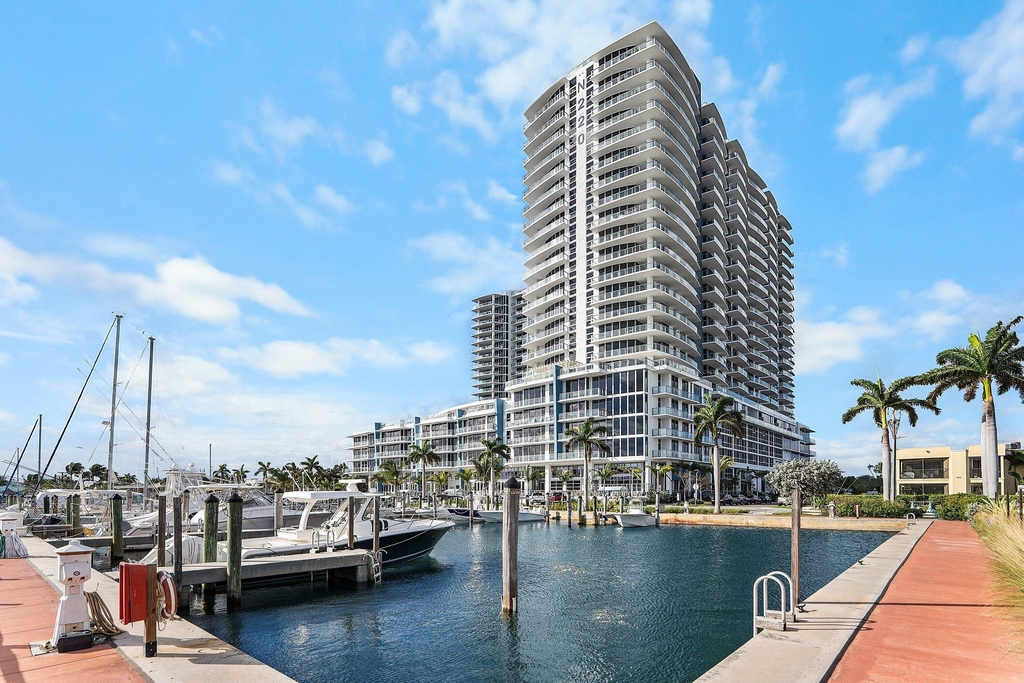 220 Lake Shore Drive - Photo 47