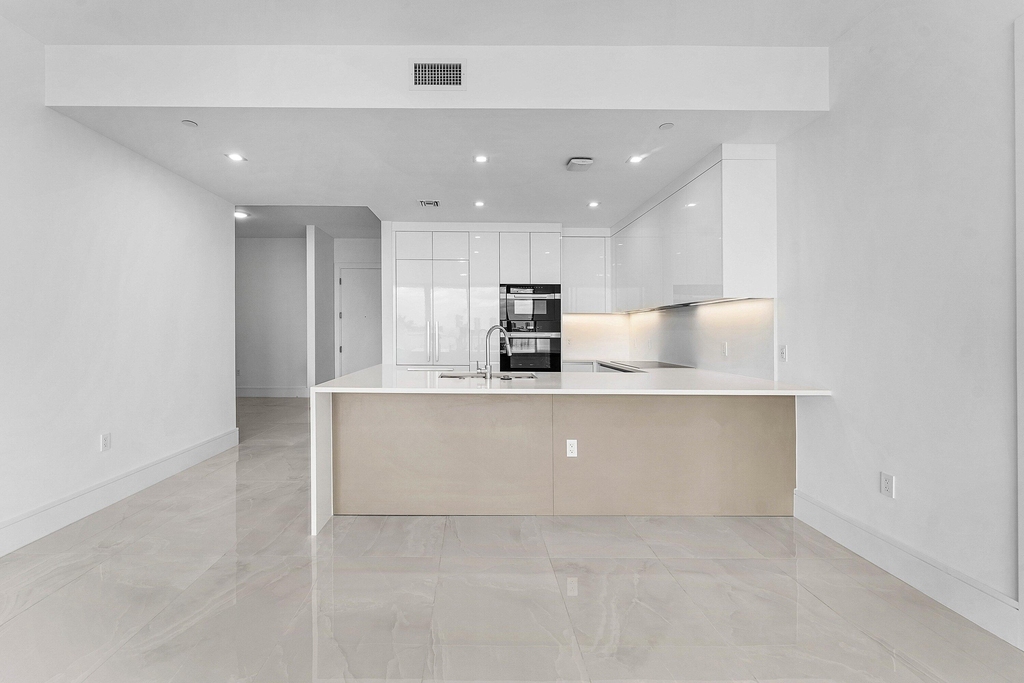 220 Lake Shore Drive - Photo 5