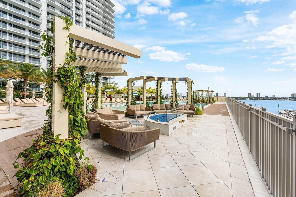 220 Lake Shore Drive - Photo 32