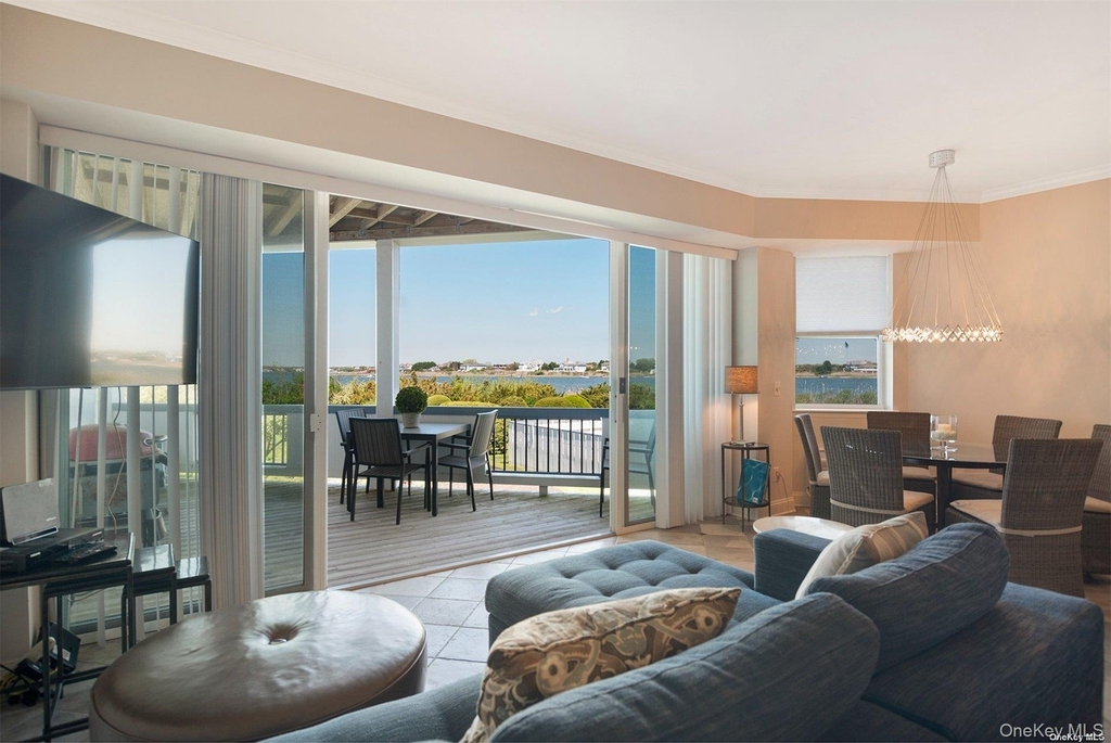 260 Dune Road - Photo 3
