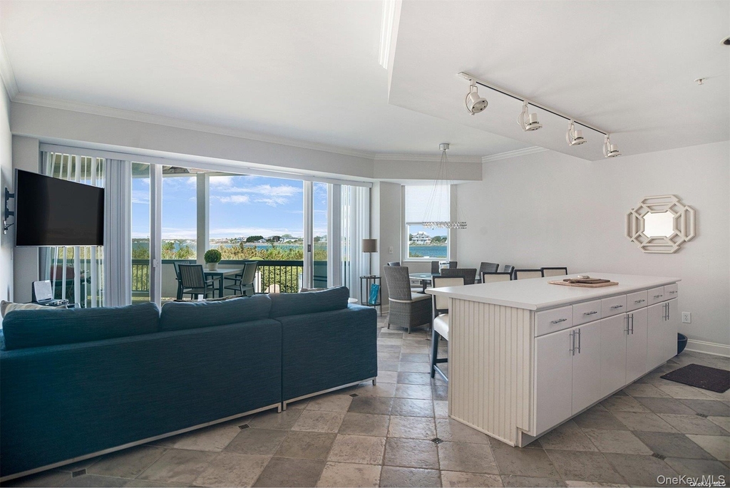 260 Dune Road - Photo 2