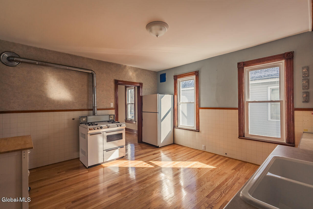 65 Van Derveer Street - Photo 2