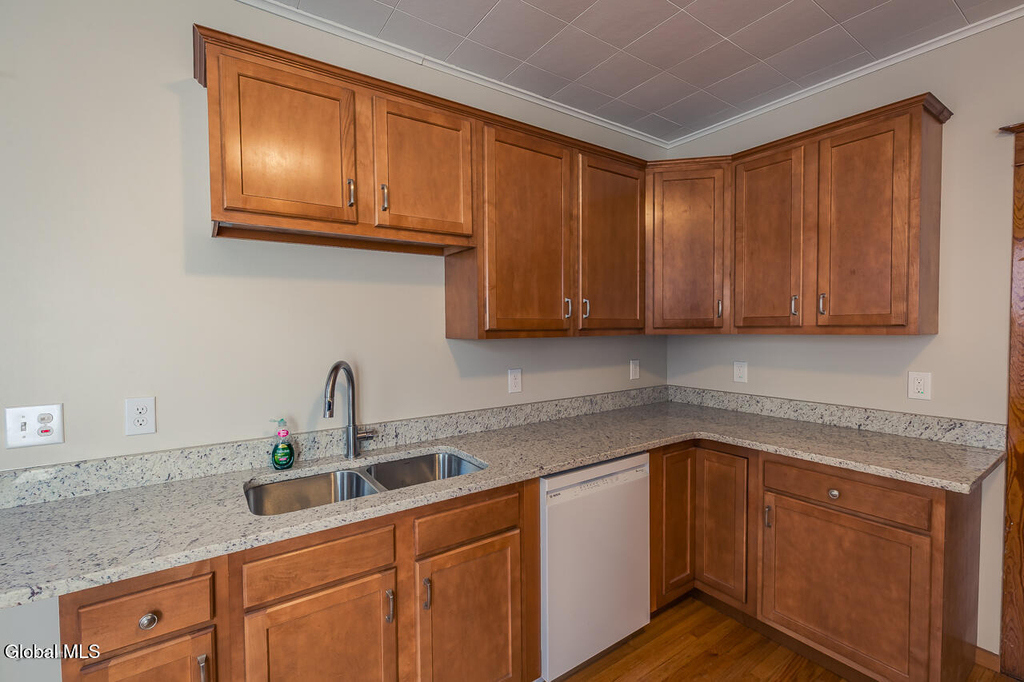 65 Van Derveer Street - Photo 4