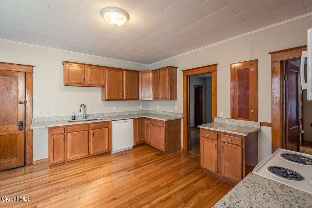 65 Van Derveer Street - Photo 3