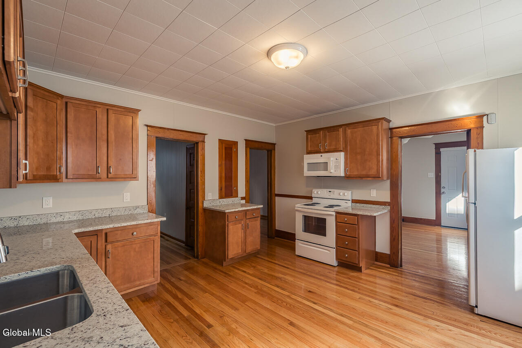 65 Van Derveer Street - Photo 2