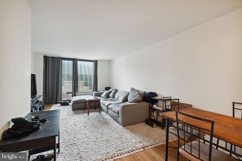 1420 Locust Street - Photo 0
