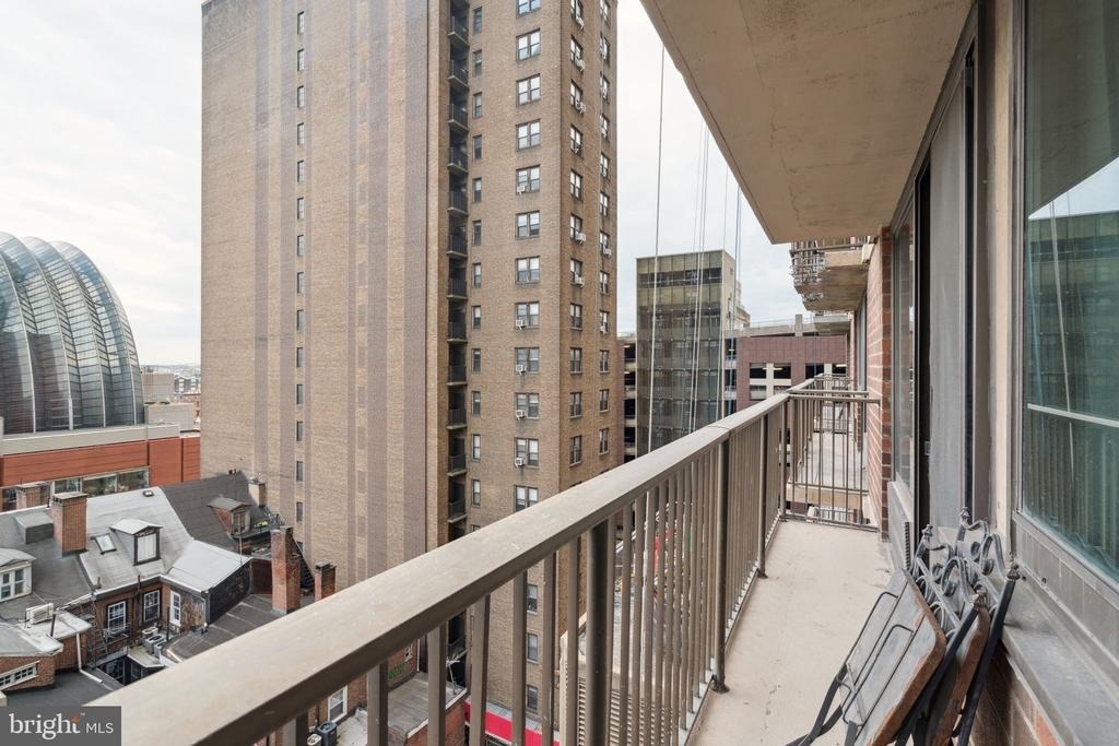 1420 Locust Street - Photo 2