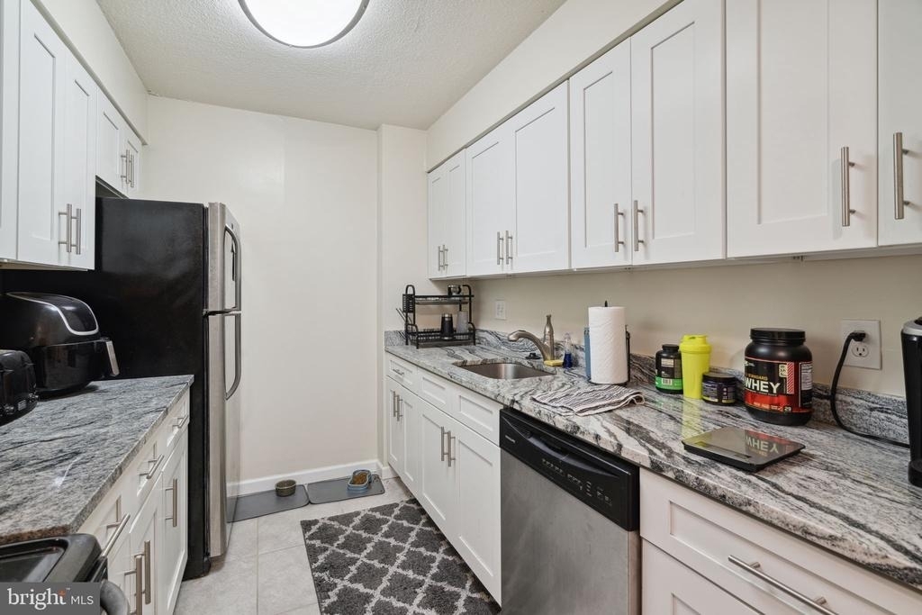 1420 Locust Street - Photo 5