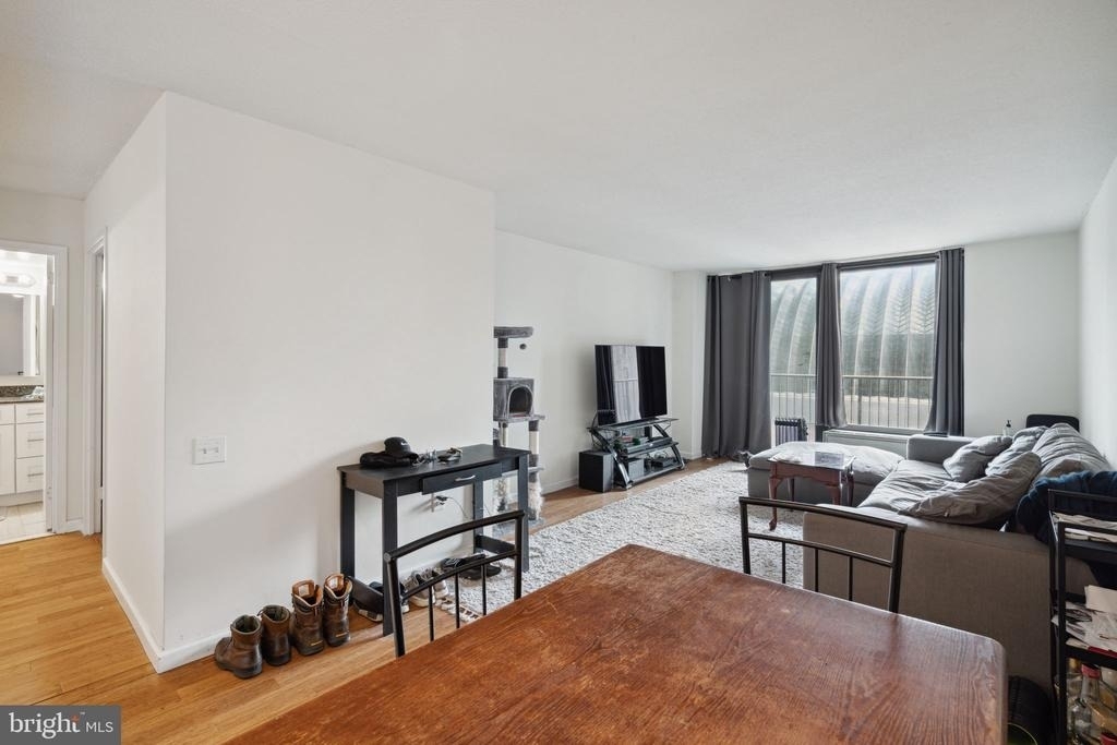 1420 Locust Street - Photo 1
