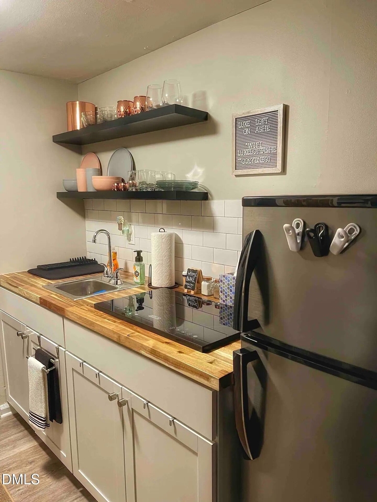 211 Ashe Avenue - Photo 3